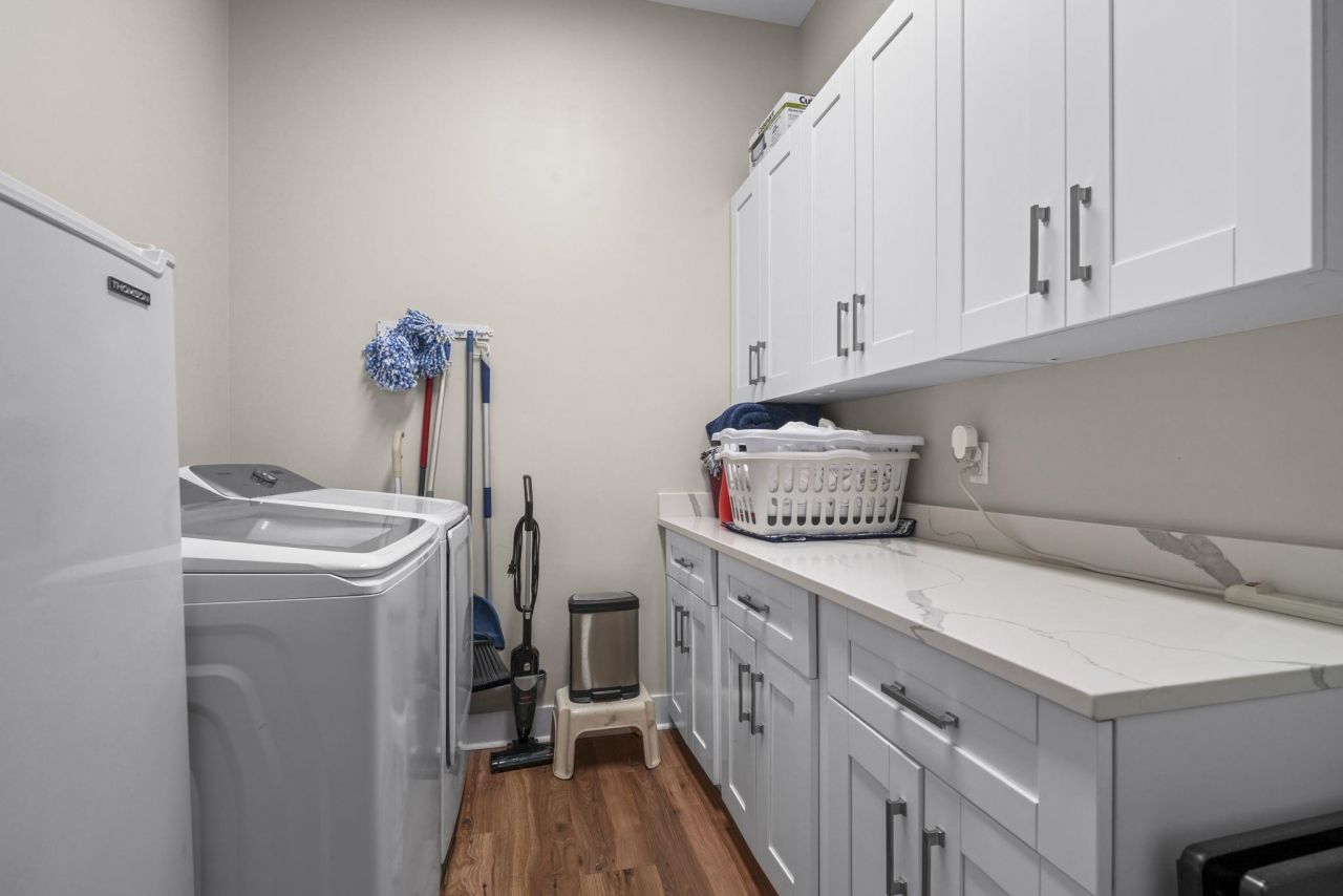 2206 Eastwoods Dr. Photo 33