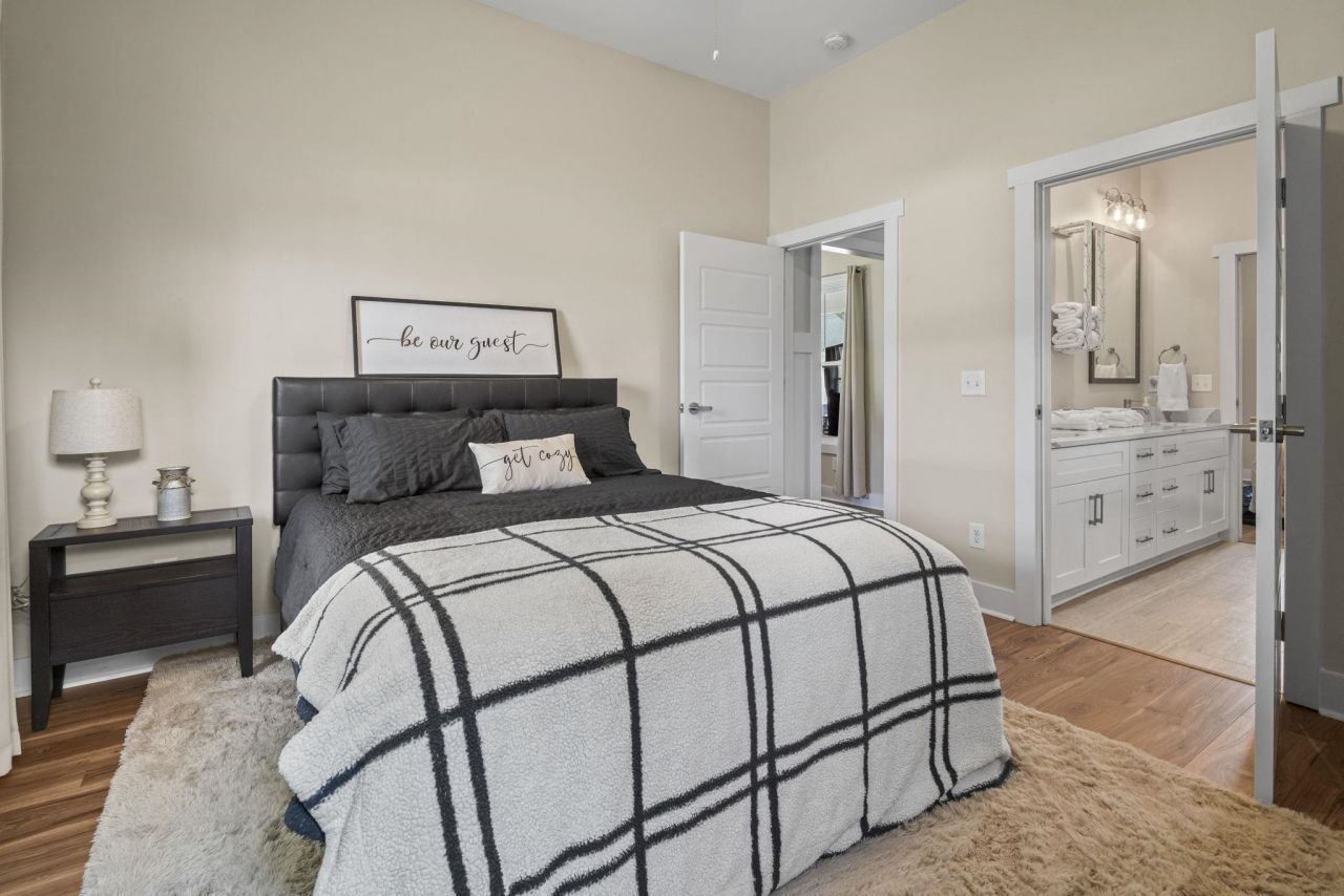 2206 Eastwoods Dr. Photo 38