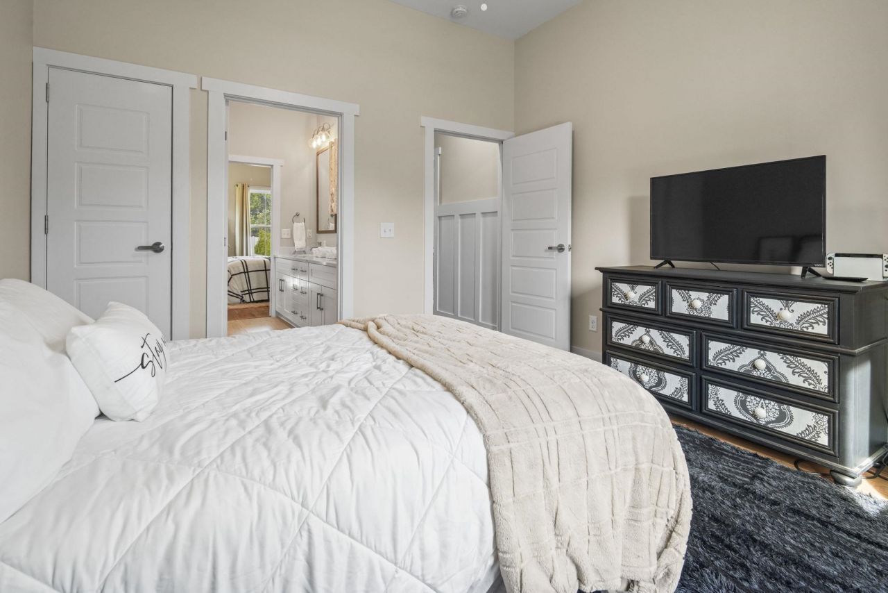 2206 Eastwoods Dr. Photo 43