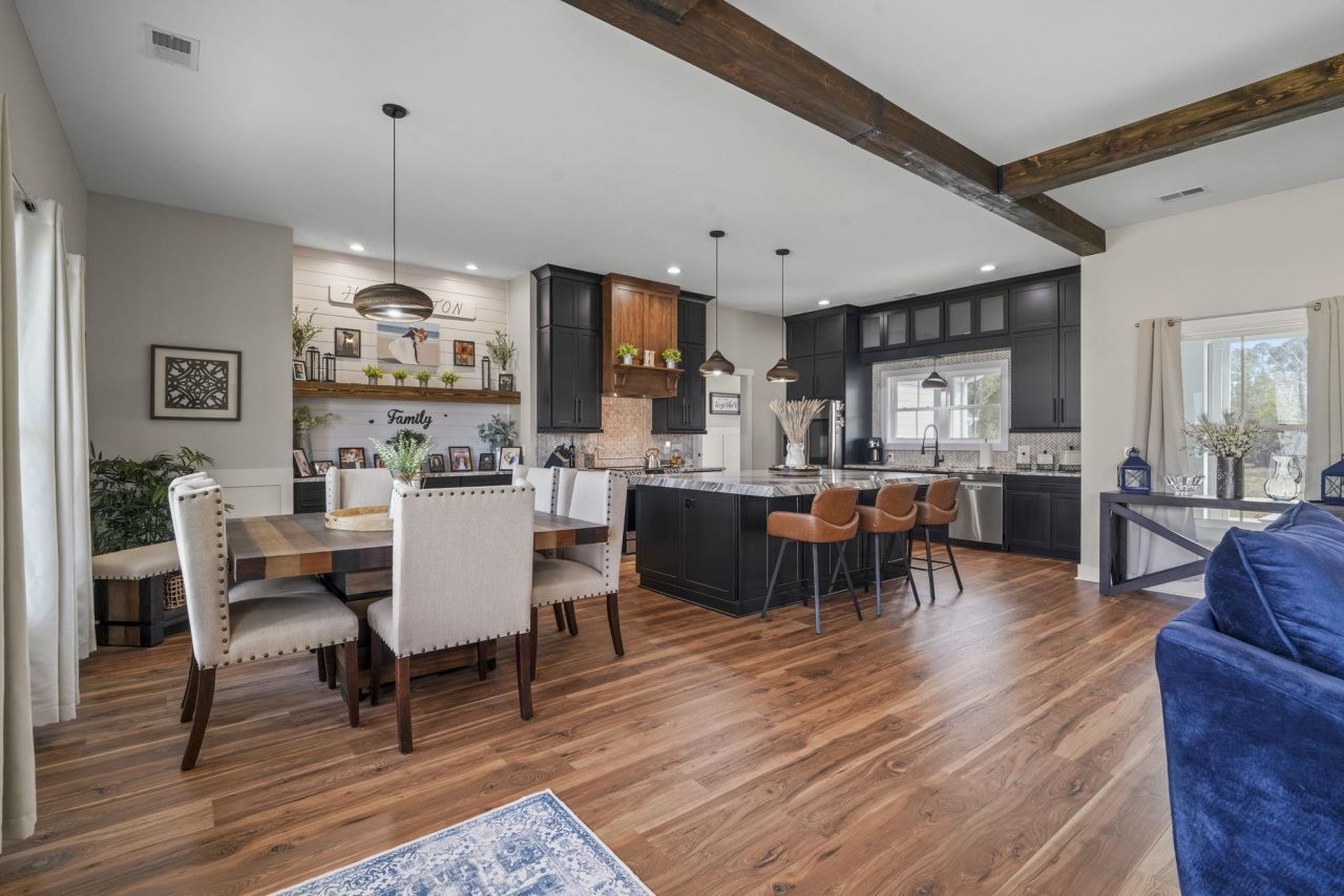 2206 Eastwoods Dr. Photo 8