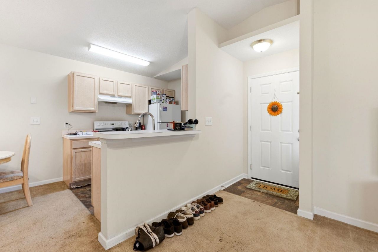 2280 Andover Dr. Photo 6