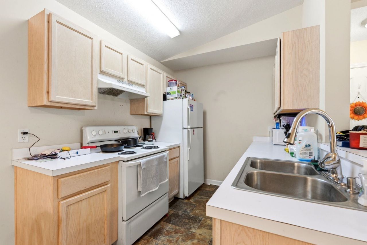 2280 Andover Dr. Photo 8