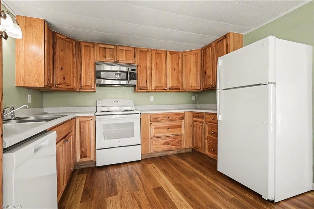 3932 Phoenix Dr , Saint James City, FL 33956 Photo