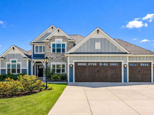 8955 W Highlander Dr, Mequon, WI 53097