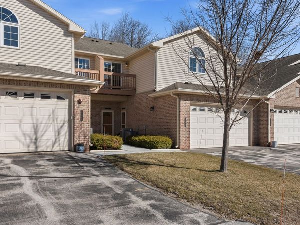 17940 W Jacobs Ridge Ct, New Berlin, WI 53146