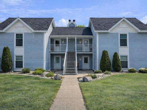 300 Foxwood Dr, Unit 160, Waterford, WI 53185