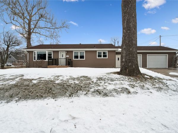 1675 Northview Dr , Marion, IA 52302