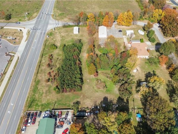 626 Oakwood Street , Lowell, AR 72745