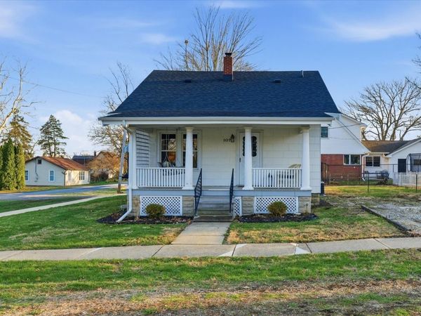 107 E Dunbar Street, Mahomet, IL 61853