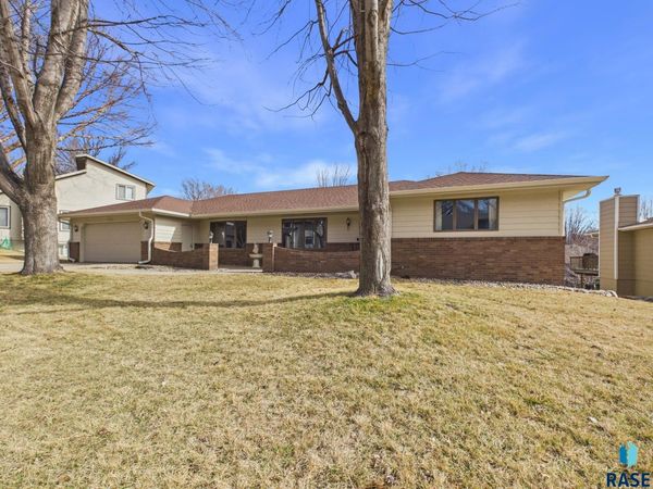 2408 E Stanton Dr, Sioux Falls, SD 57103
