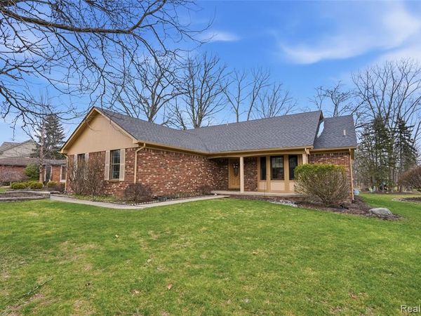 1669 Snowden Circle, Rochester Hills, MI 48306