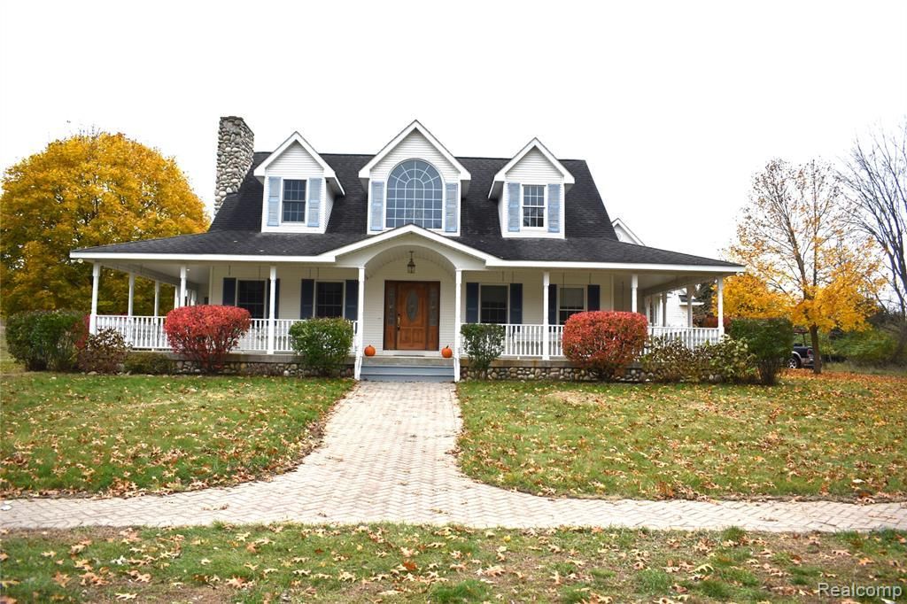 9701 Roberts Road, Iosco Township, MI 48137 Main Photo