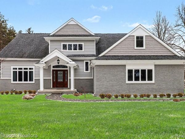 1725 Banmoor Drive, Troy, MI 48084