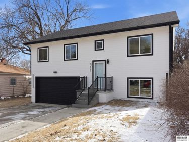911 N 50th Avenue, Omaha, NE 68132