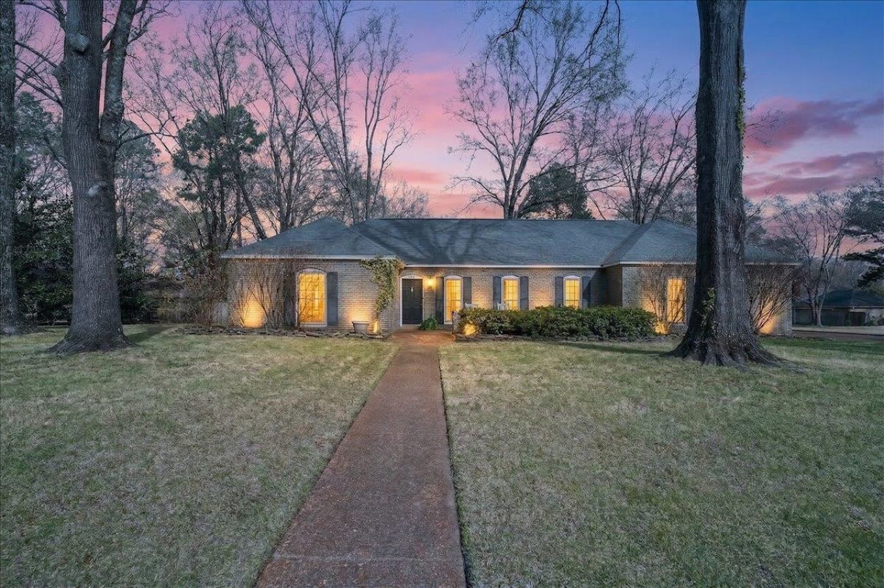 1831 River Valley Dr, Germantown, TN 38138 Main Photo