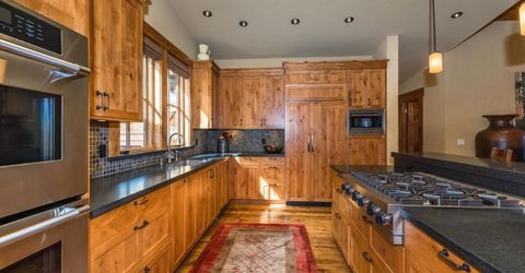 11221 Skislope Way, Truckee, CA 96161 Photo