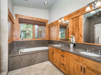 11221 Skislope Way, Truckee, CA 96161 Photo