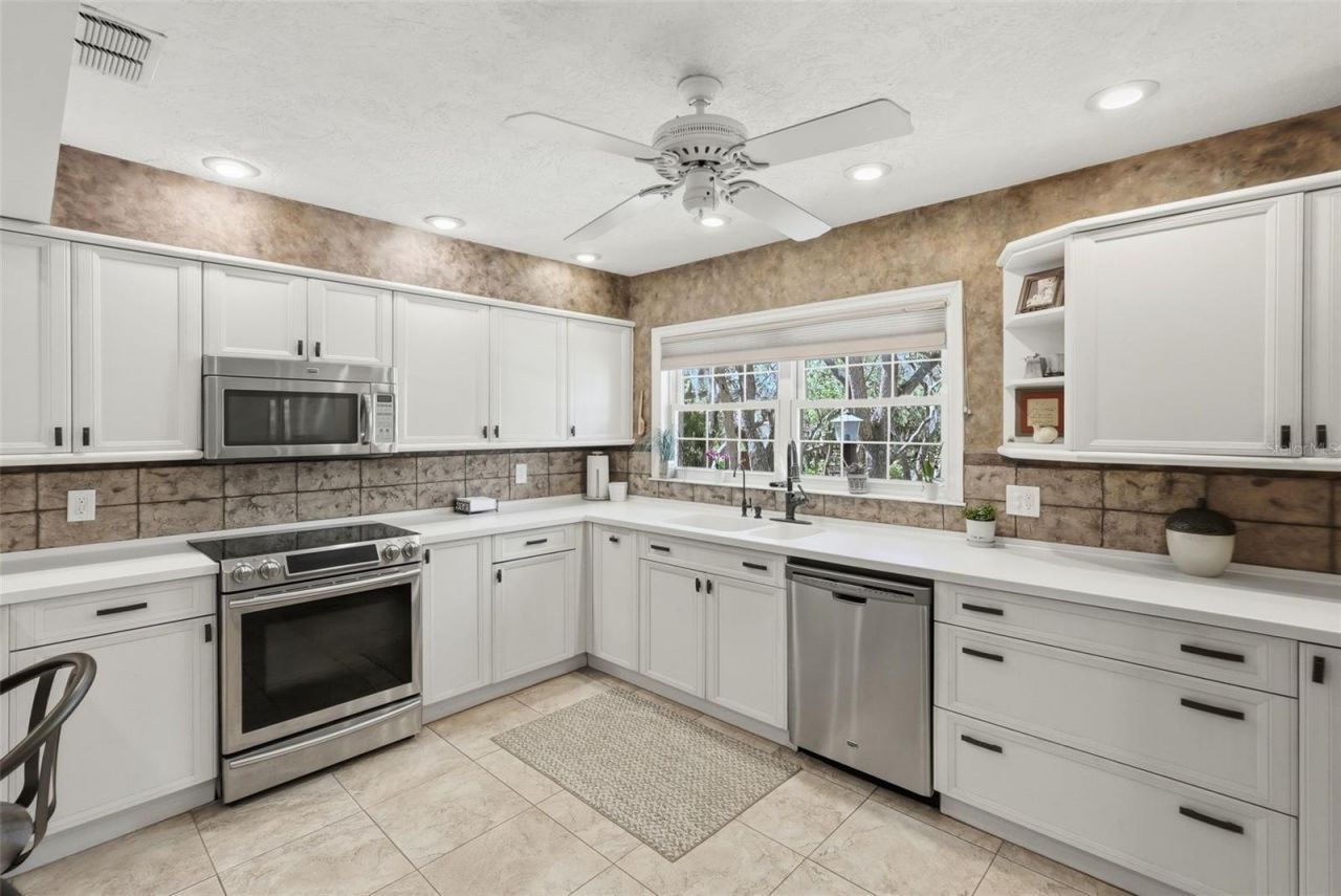 10785 Danielle Drive, Largo, FL 33774 Photo