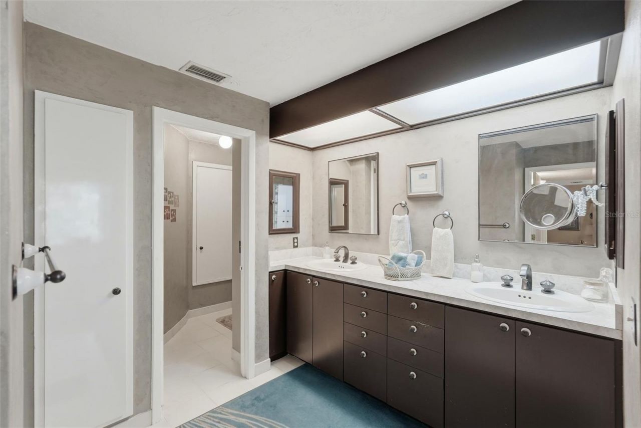 10785 Danielle Drive, Largo, FL 33774 Photo