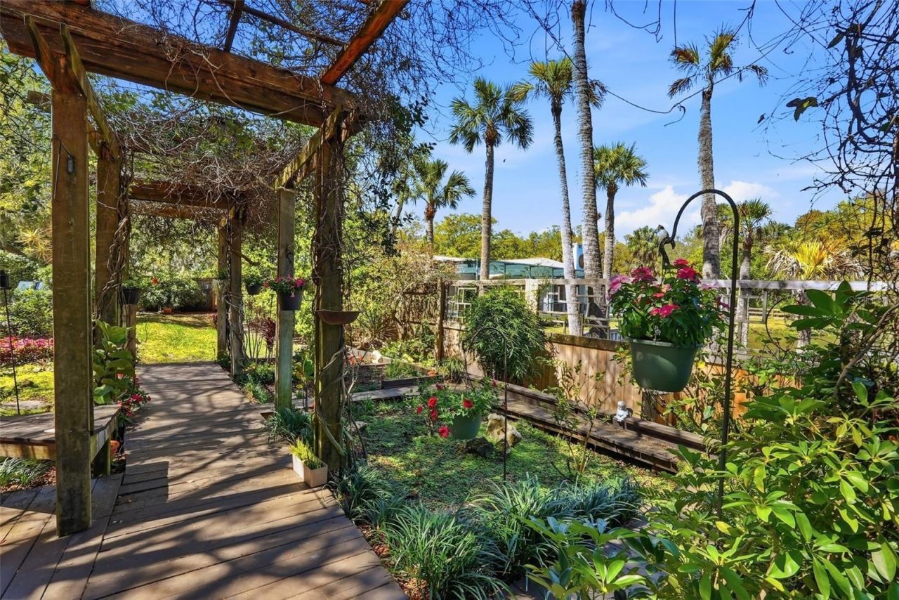 10785 Danielle Drive, Largo, FL 33774 Photo