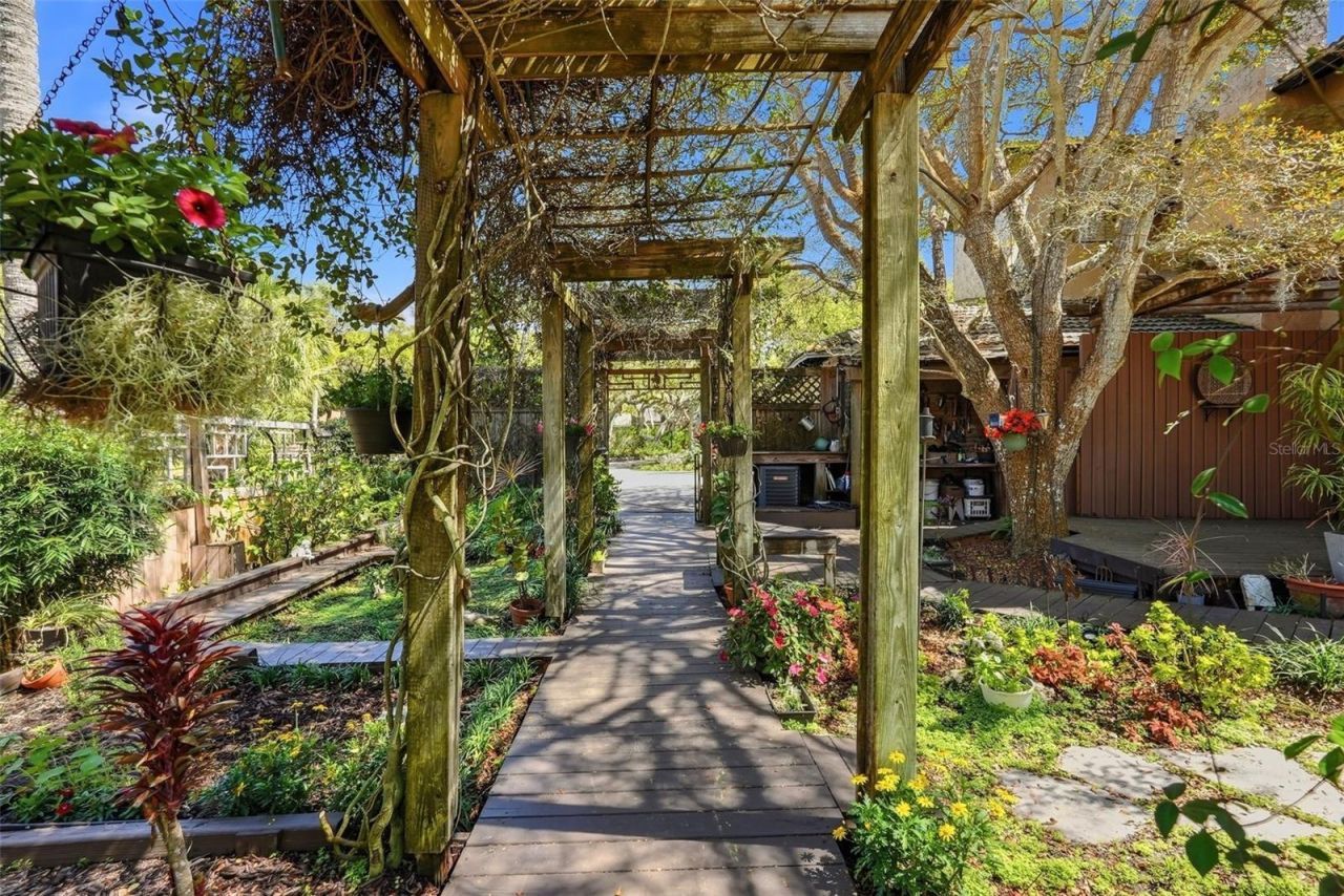 10785 Danielle Drive, Largo, FL 33774 Photo