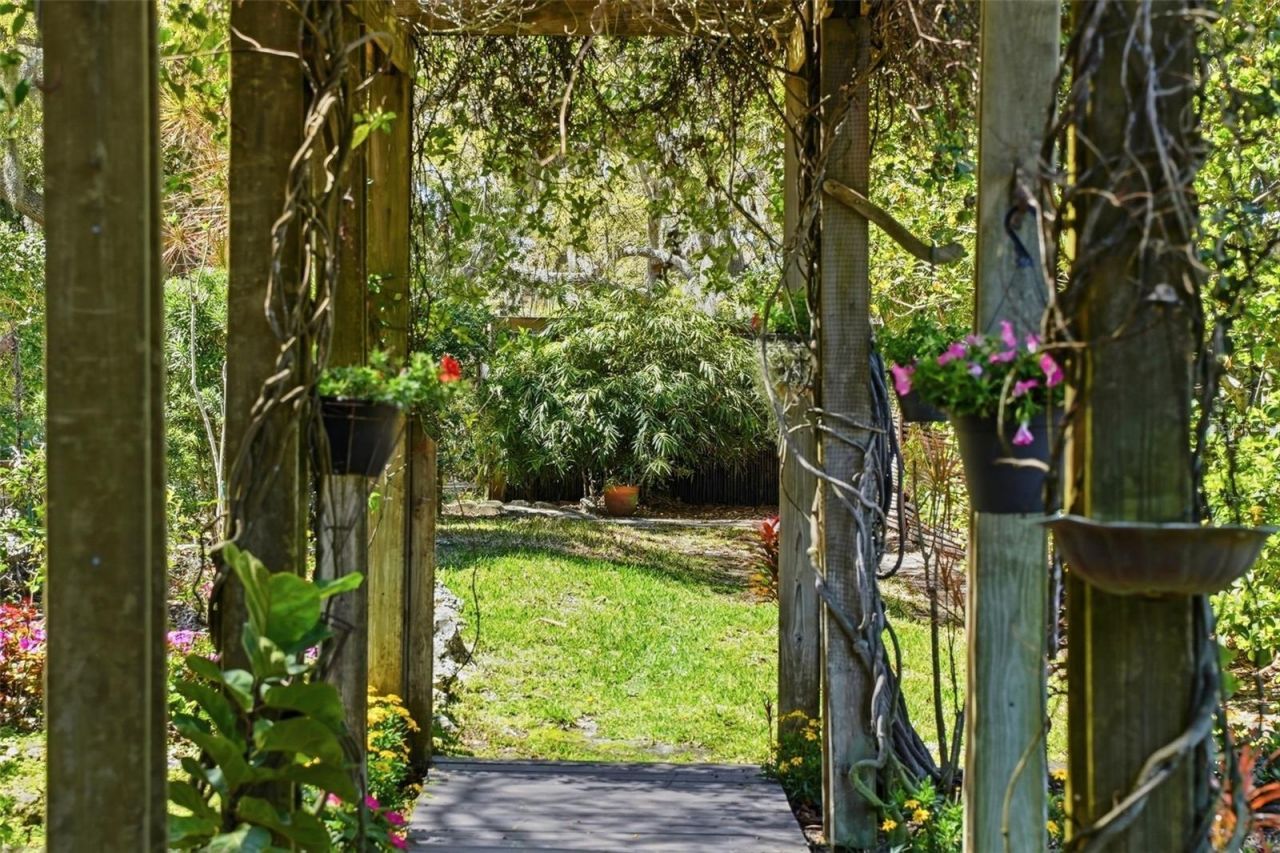 10785 Danielle Drive, Largo, FL 33774 Photo