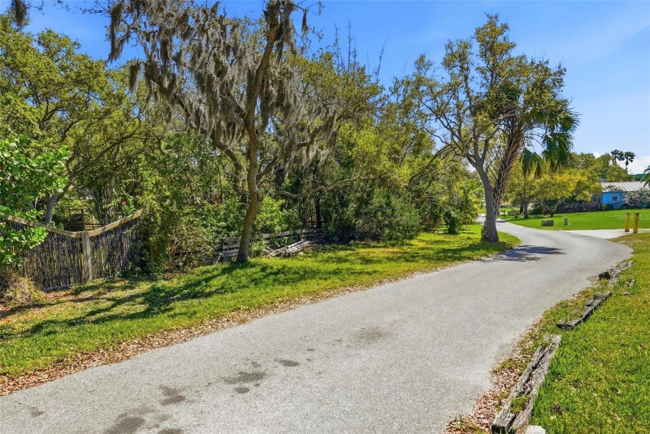 10785 Danielle Drive, Largo, FL 33774 Photo