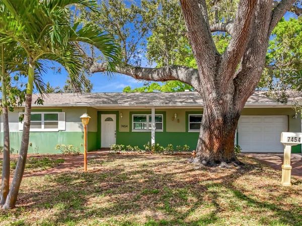 7454 LOCUST STREET NE, ST PETERSBURG, FL 33702