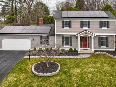 42 Bromley Road, Pittsford, NY 14534