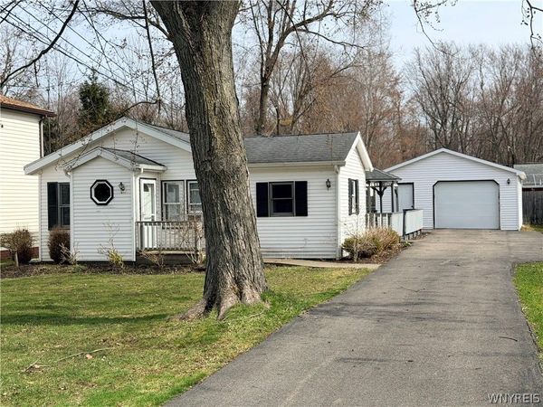 5893 Lakeview , Hamburg, NY 14085