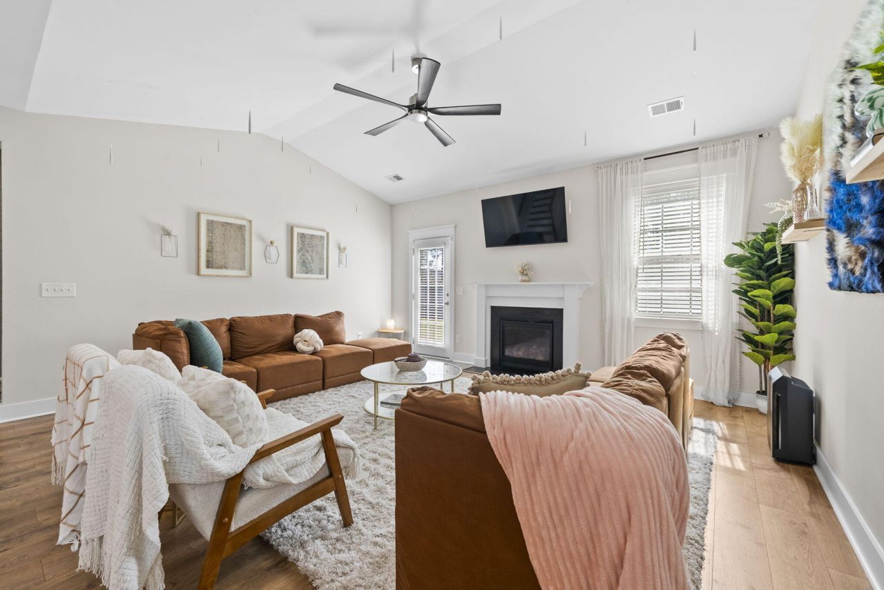 601 Yellow Leaf Lane Photo 18