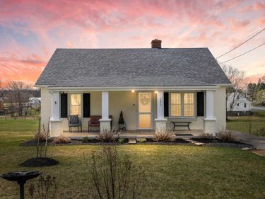 151 STUART AVE, STUARTS DRAFT, VA 24477