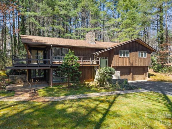 205 Deerpath Lane, Hendersonville, NC 28739