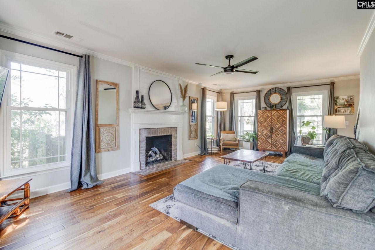 210 Brook Hollow Drive  Photo 11