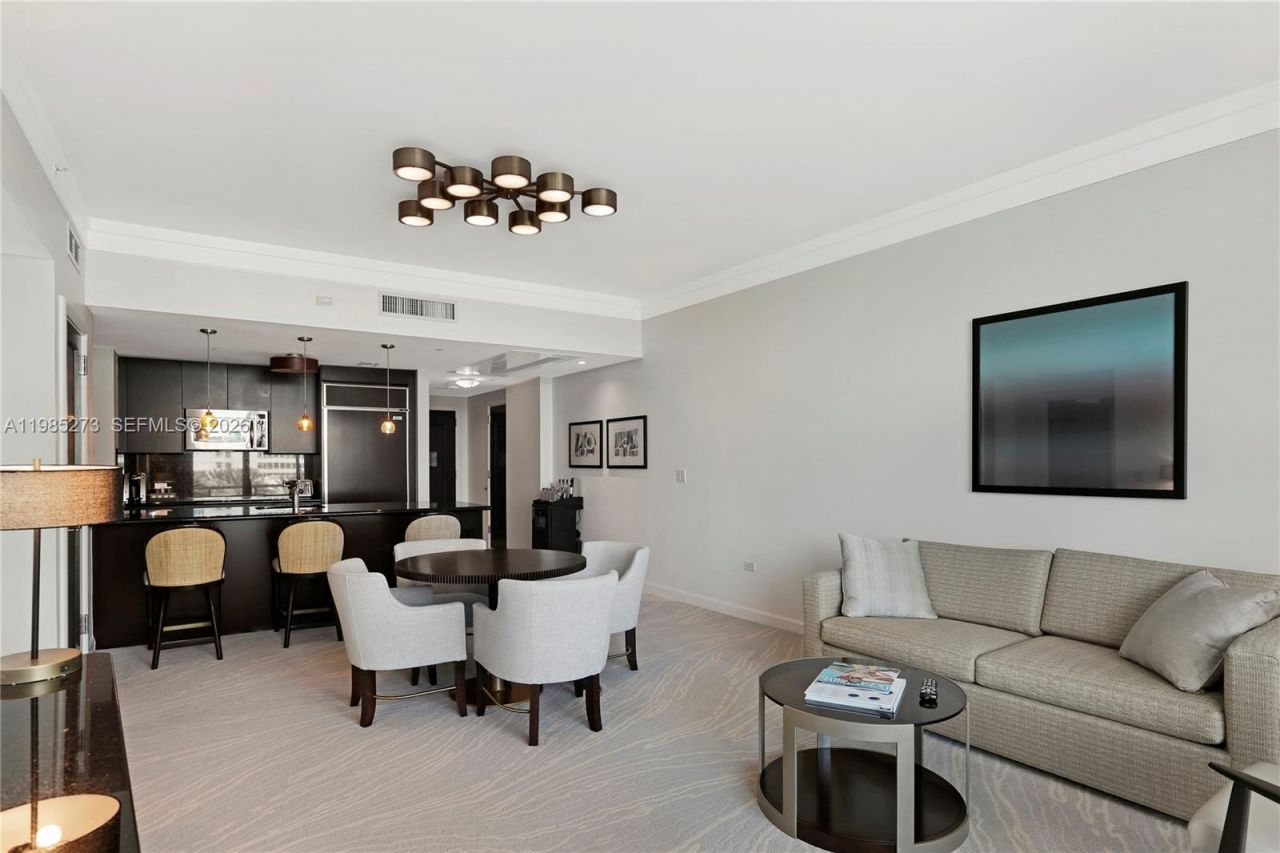 4391 Collins Ave , Unit 307, Miami Beach, FL 33140 Photo