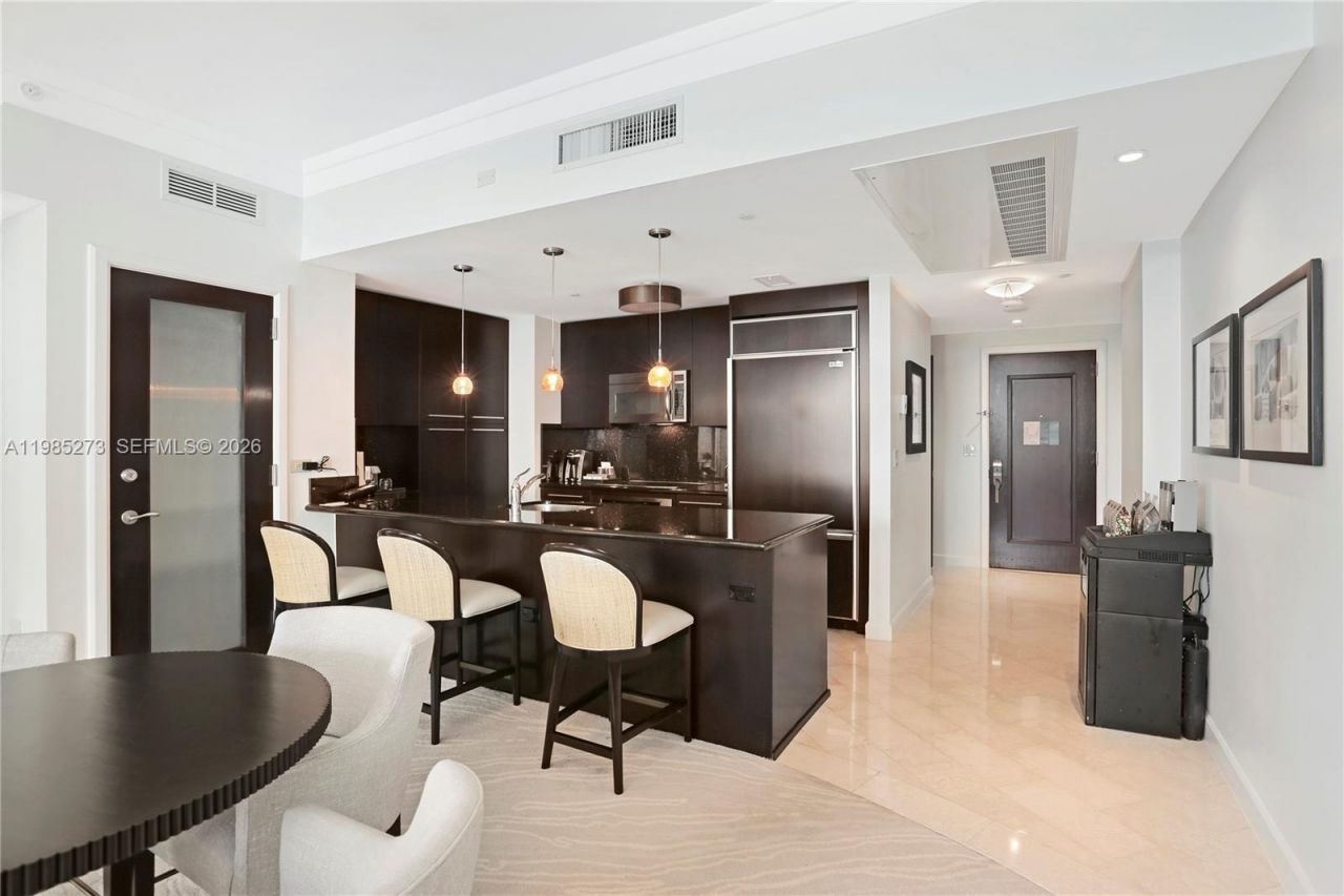 4391 Collins Ave , Unit 307, Miami Beach, FL 33140 Photo