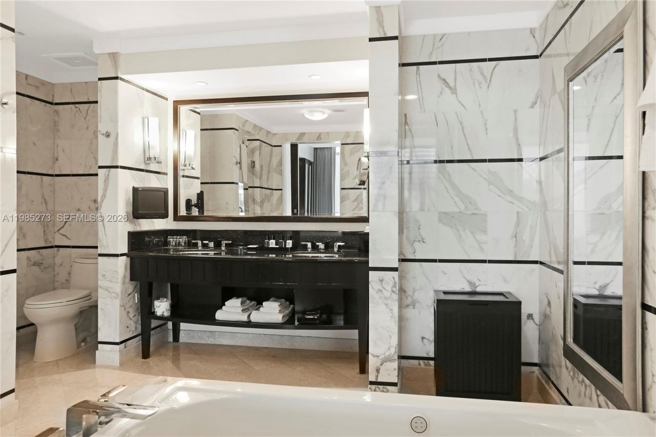 4391 Collins Ave , Unit 307, Miami Beach, FL 33140 Photo