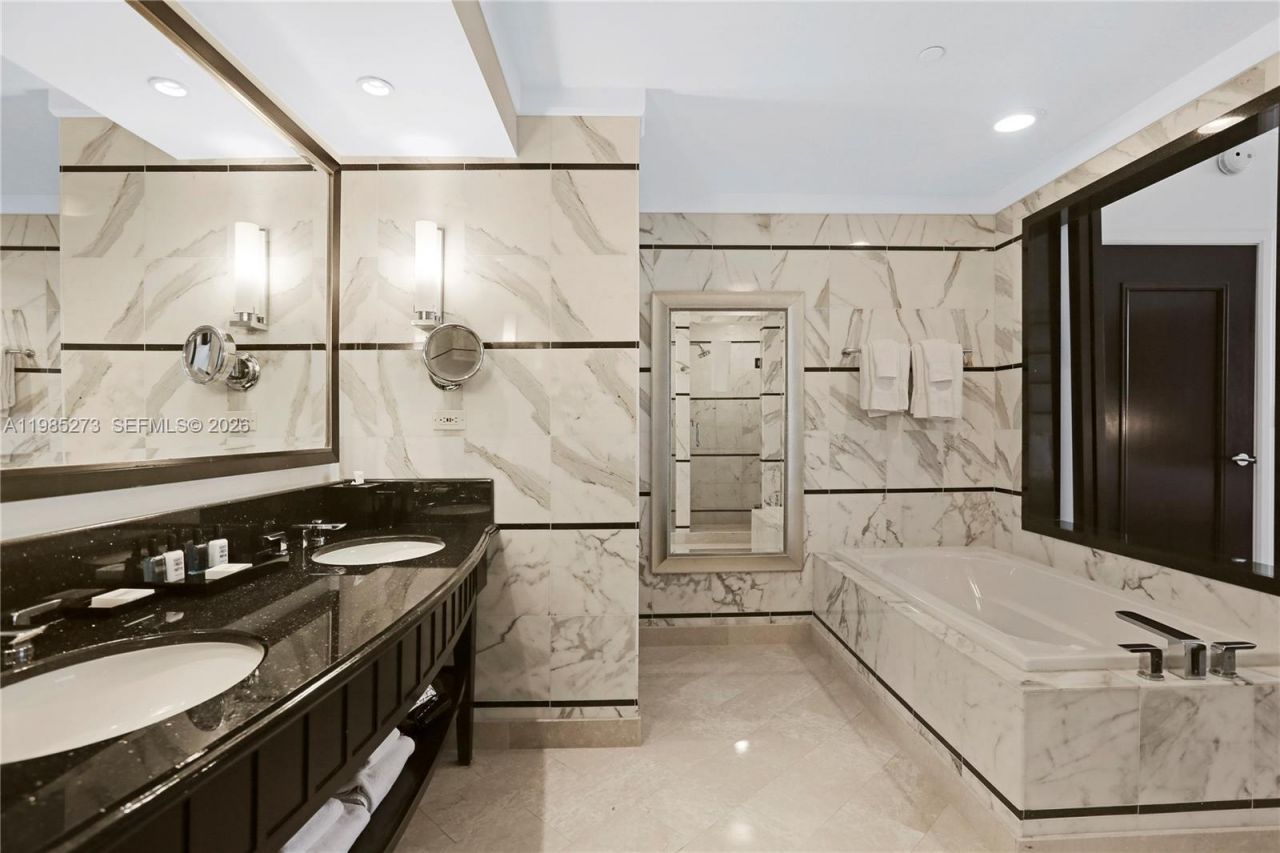 4391 Collins Ave , Unit 307, Miami Beach, FL 33140 Photo