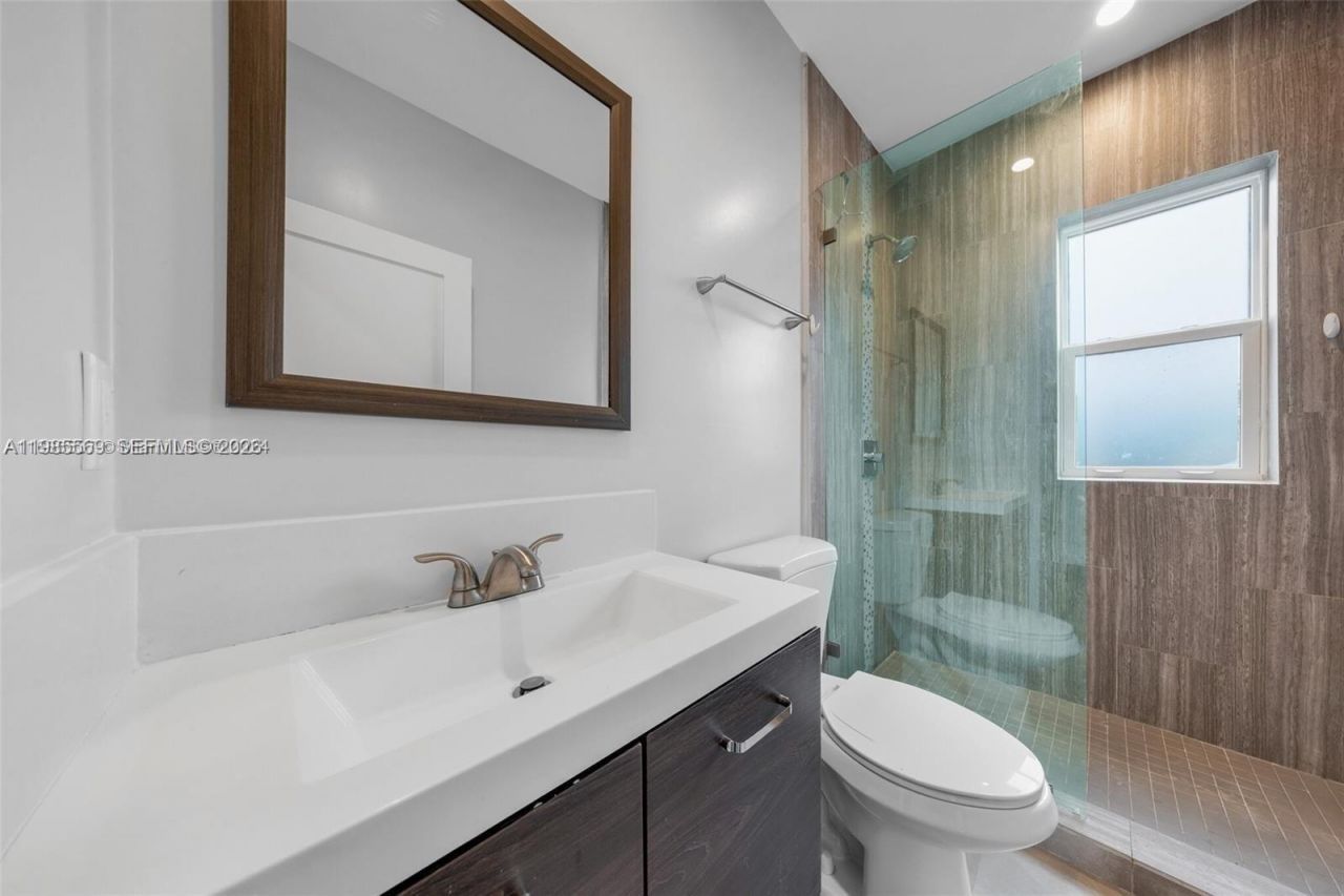 1020 SW 23rd Ave , Unit 4, Miami, FL 33135 Photo