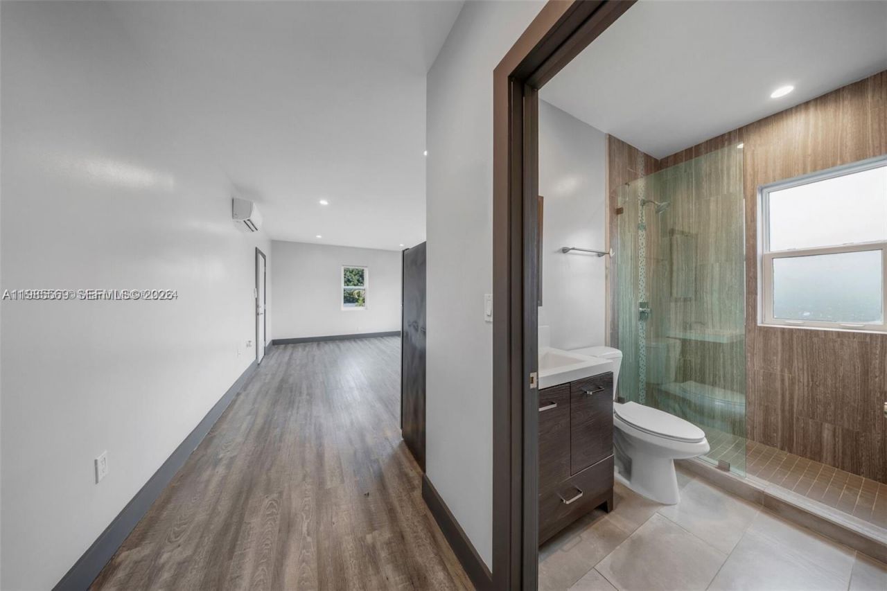 1020 SW 23rd Ave , Unit 4, Miami, FL 33135 Photo