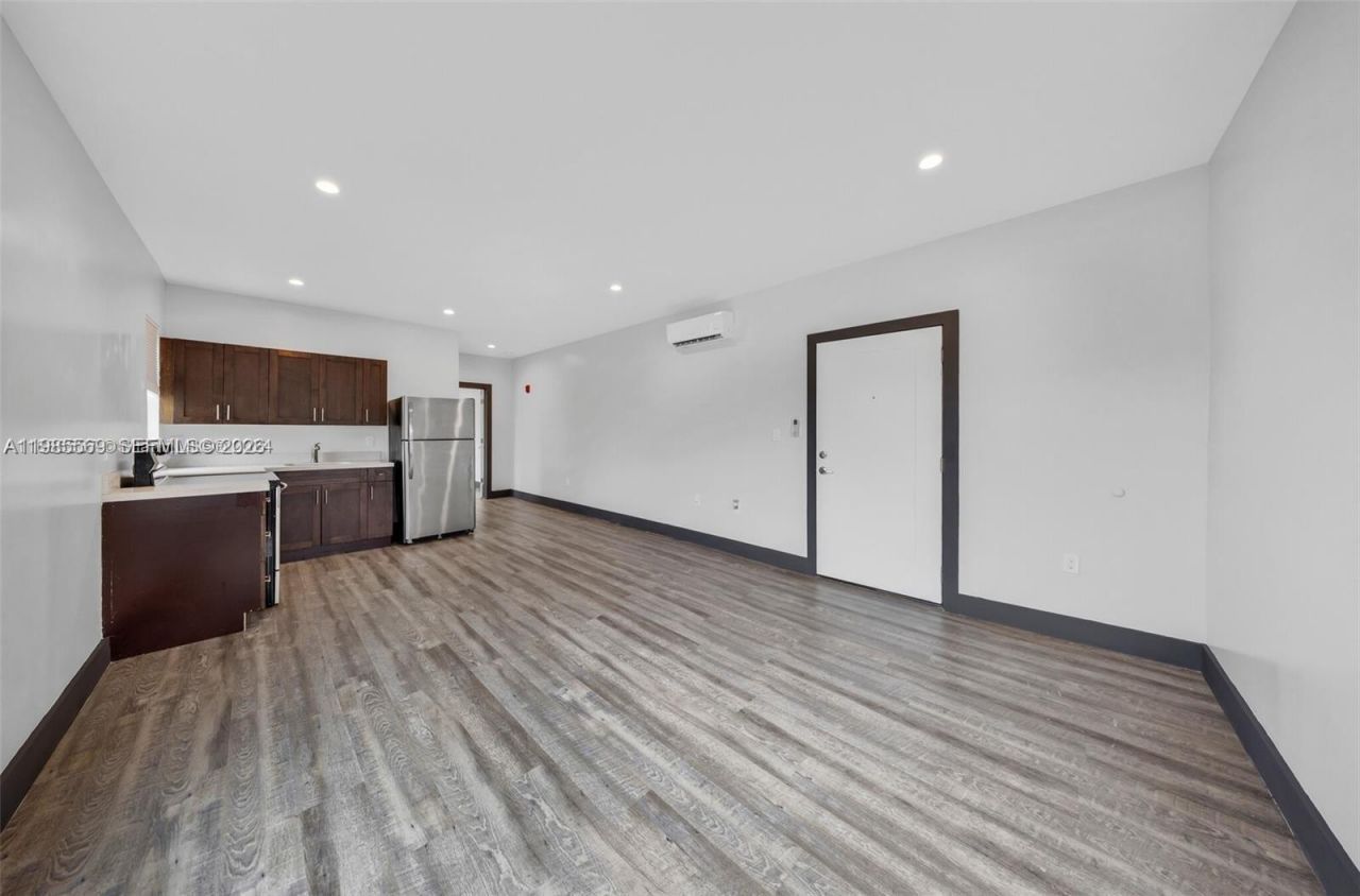 1020 SW 23rd Ave , Unit 4, Miami, FL 33135 Photo