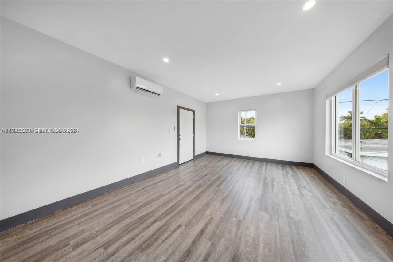 1020 SW 23rd Ave , Unit 4, Miami, FL 33135 Photo