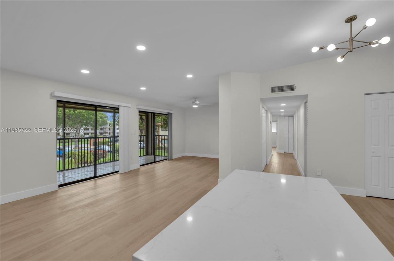 10959 W Clairmont Cir , Unit 211, Tamarac, FL 33321 Photo