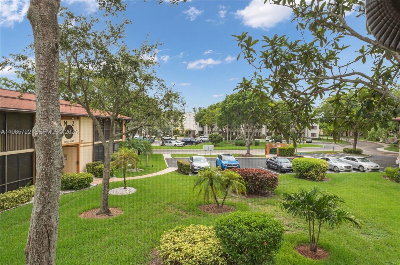 10959 W Clairmont Cir , Unit 211, Tamarac, FL 33321 Photo