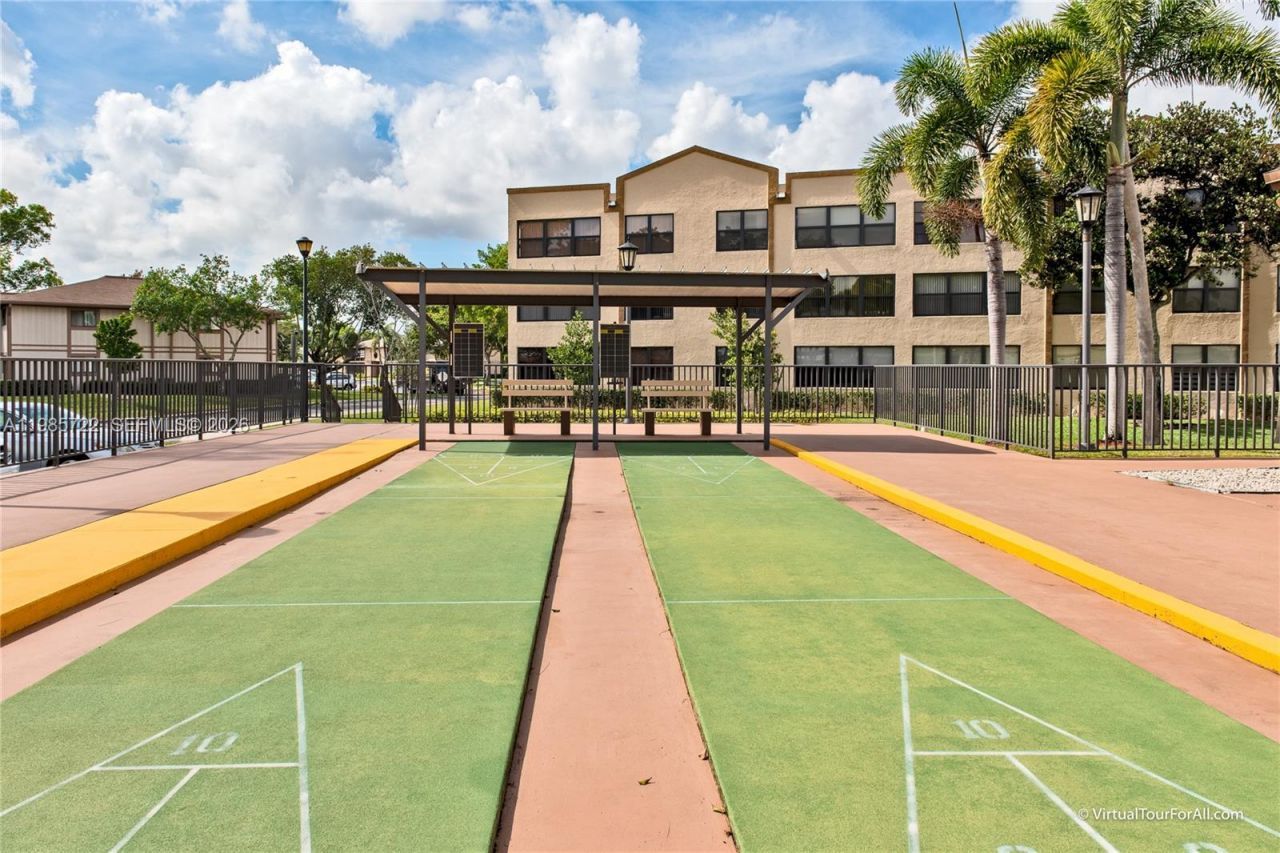 10959 W Clairmont Cir , Unit 211, Tamarac, FL 33321 Photo