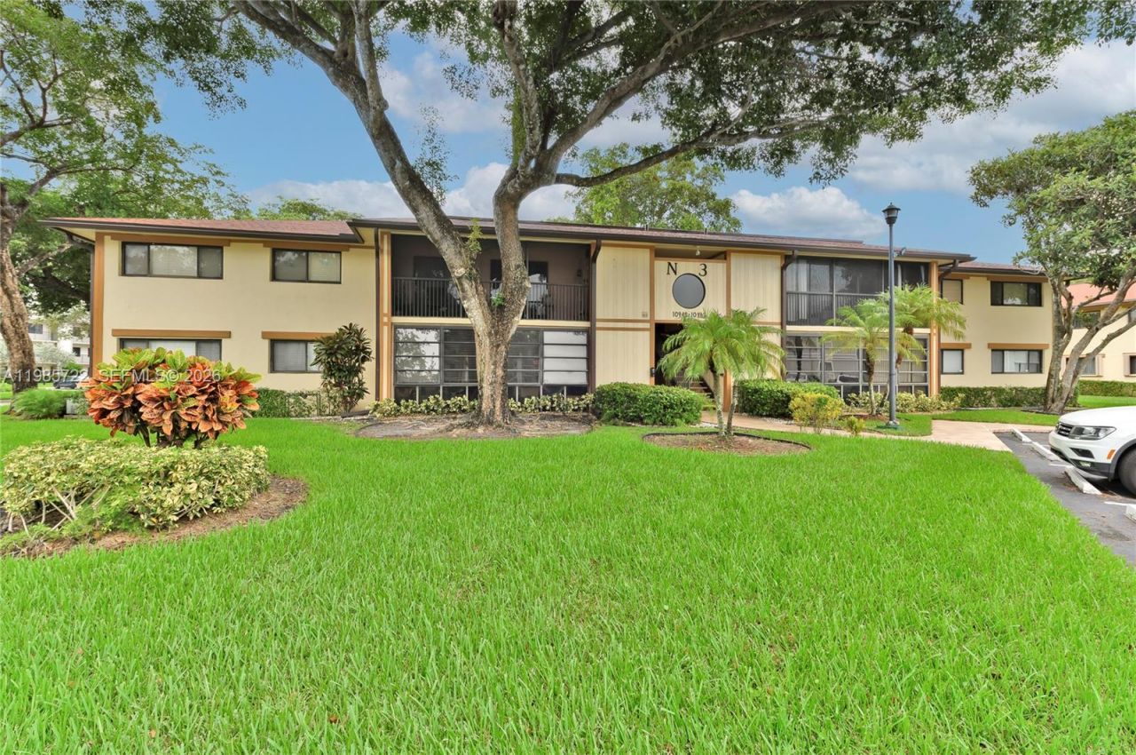 10959 W Clairmont Cir , Unit 211, Tamarac, FL 33321 Photo