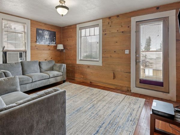 243 W Adams Avenue, Sisters, OR 97759