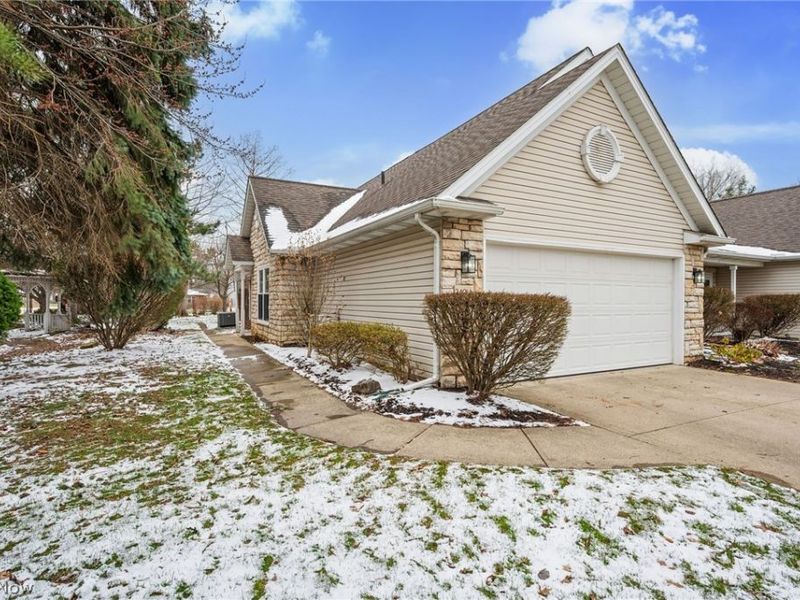 2401 Bunker Lane, Unit A, Willoughby, OH 44094 Photo 1