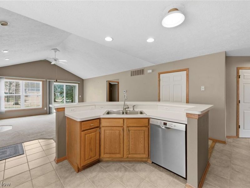 2401 Bunker Lane, Unit A, Willoughby, OH 44094 Photo 7