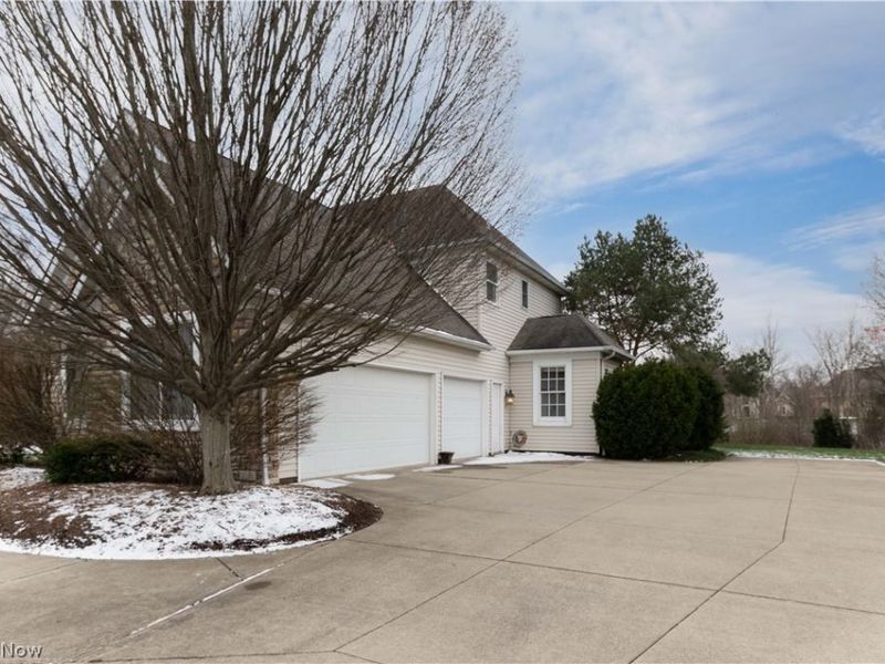 4307 S Fall Lake Drive , Avon, OH 44011 Photo 2